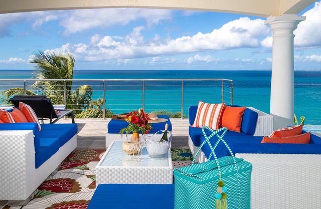 SPLENDID VIEW! BEACH ON FOOT! NEW!