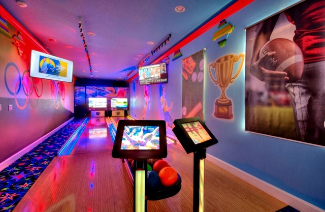 Sports Bowling Villa sleeps 40 FREE early check in/late check out WHEN available