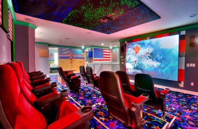 Sports teamLuxurious 14 bed & bowling alley