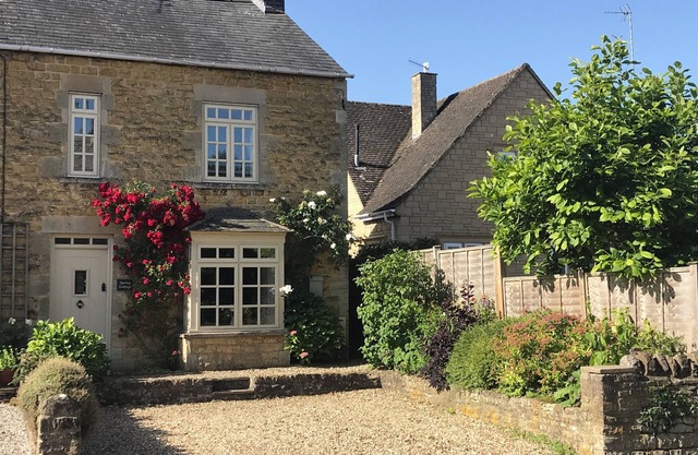 SPRING COTTAGE Family and Pet Friendly Cosy Cottage in the heart of the Village