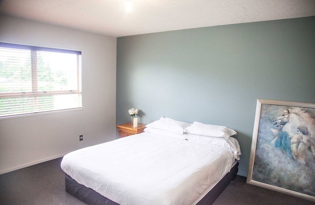 Springbank MountainSide Apartment