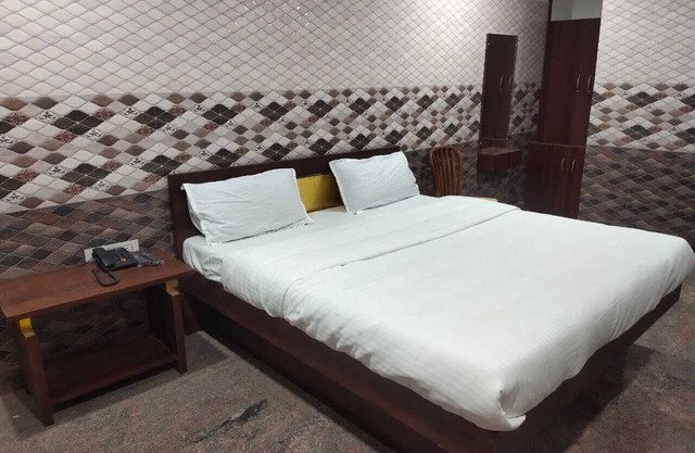 Sri Mahalakshmi Deluxe Lodge