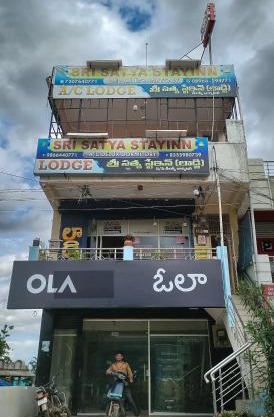 Sri satya stayinn