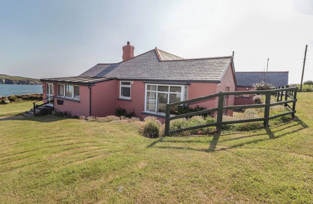 ST JUSTINIANS, pet friendly, character holiday cottage in St Davids