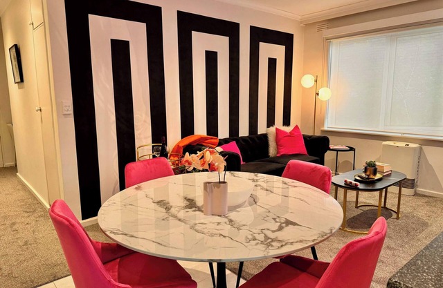 St Kilda Elwood 2BR Aptmnt Parking near Beach