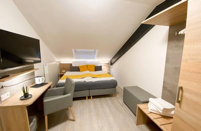 Standard double room, shower WC - Boardinghouse Breitscheid