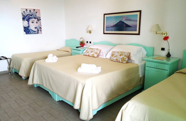 Standard Quadruple Room a few steps from the sea