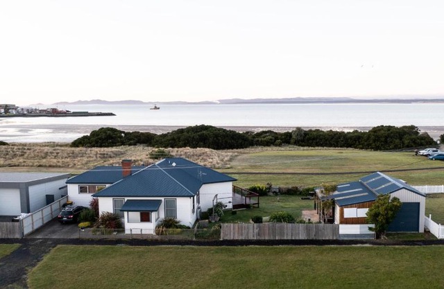 Stanley Beach House with Stunning Nut Views!