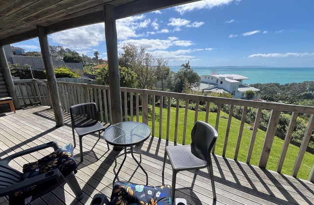 Stanmore Bay Log Cabin - short walk to beach