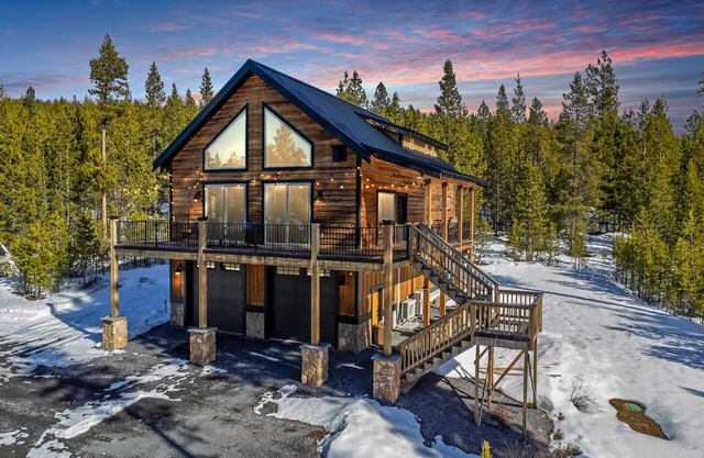 Stargazing~LuxuryChalet~MinstoWillamettePass~Theater~Arcade~CraterLake~3KingBeds