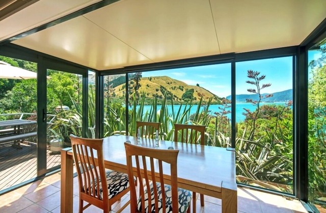 Starlight (Te Whānau Mārama) Cable Bay NelsonnSecluded, beach front, sustainable
