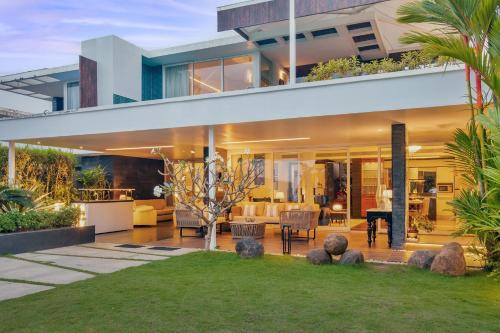 Stars By The Bay & BBQ Grill by StayVista