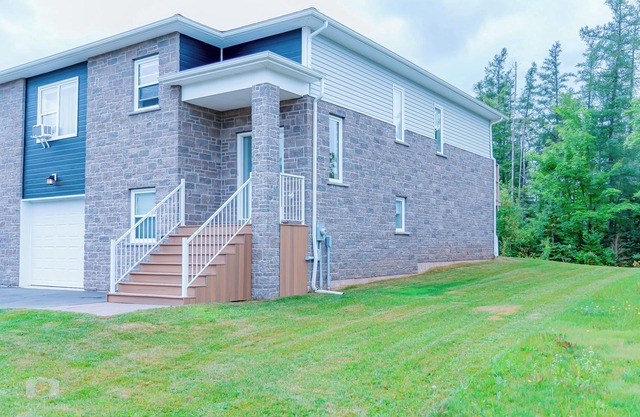 Starz@Night - 13 Minutes Drive to Halifax Airport