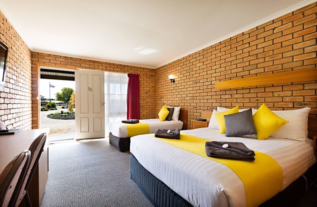 Statesman Motor Inn