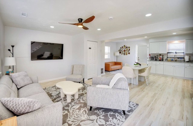 Stay By the Beach! Norfolk Duplex Half-Mi to Ocean