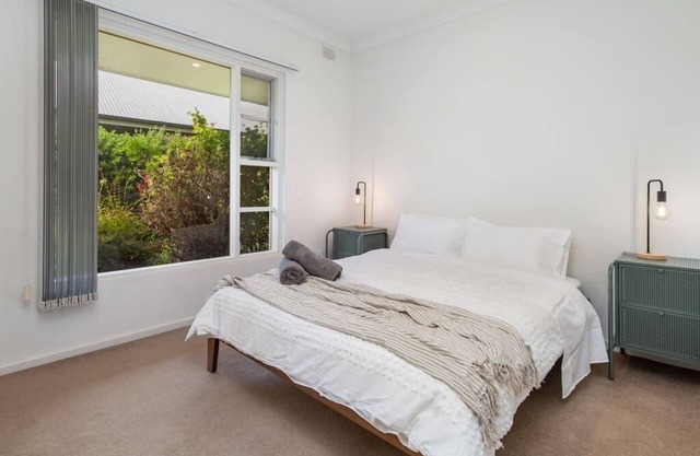 Stay Here On Pier- 2 Bdrm, Sleeps 4, Beach, Wifi