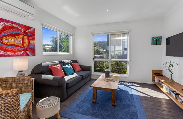 Stay in this modern home situated in the heart of Apollo Bay