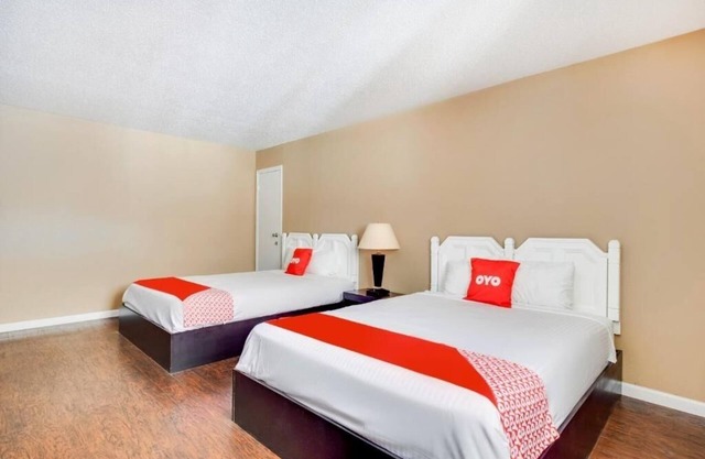 Stay Steps From Old Town In Unit W/Parking And Pet Access