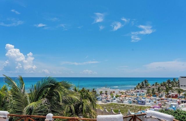 Stay with Sea Views in Isla Mujeres!