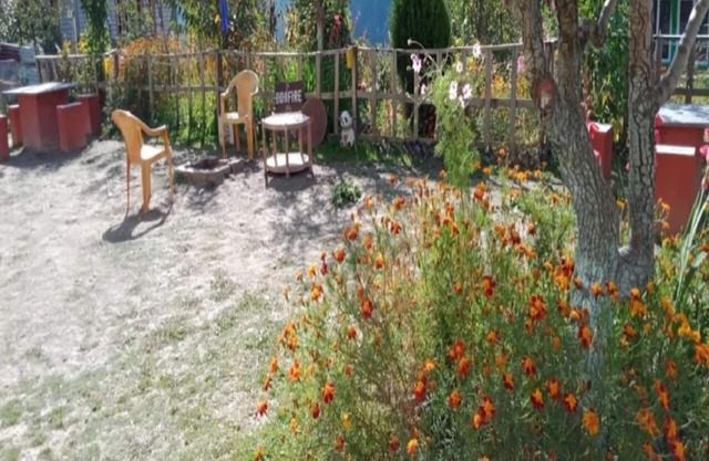 StayApart - Shruti Guest House