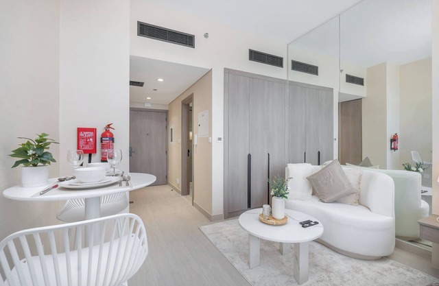 StayShort - Heart Captivating Studio in Laya Heights