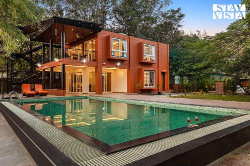 StayVista at Advay Villa with Pool & Lawn