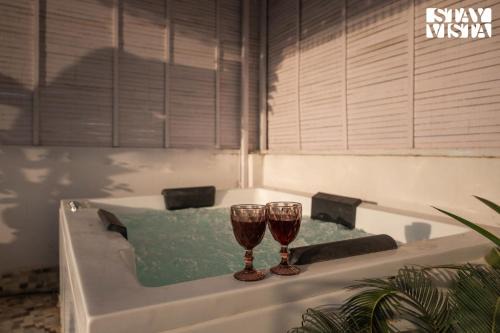 StayVista at Arka Crest with Jacuzzi, Bonfire, Wi-Fi