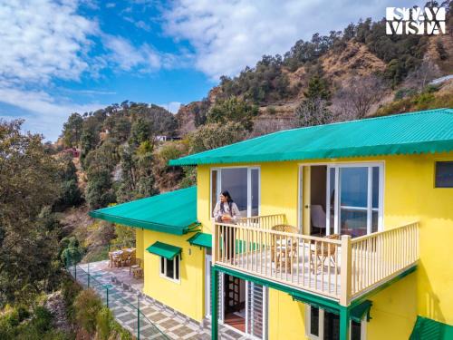 StayVista at Cloudview Villa with Valley view, WiFi & BBQ