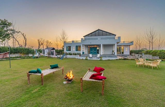 StayVista at Colour Bloom - 2 BR Pet Friendly Villa in Delhi Haryana with Swimming Pool
