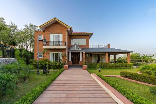 StayVista at Dhauladhar House - Aesthetic 4 BHK Villa in Kangra