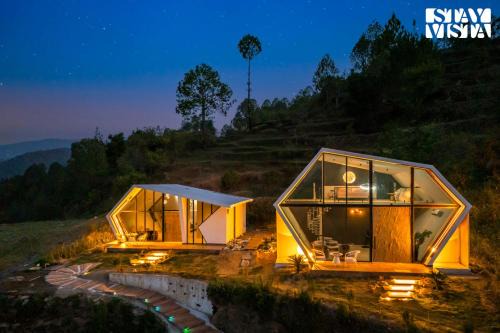 StayVista at Luna Nova with Outdoor Pool - Ranikhet