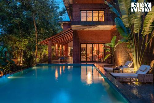 StayVista at Moira by the River with Bonfire, BBQ