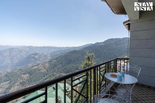 StayVista at The Apricot with Heater & BBQ