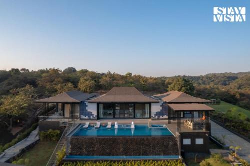 StayVista at The Nest at Canary Farms - Pool, Lawn