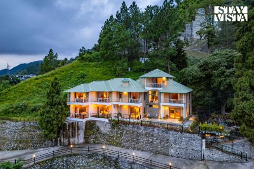 StayVista at The Rasa Bungalow with Lake View, Wi-Fi