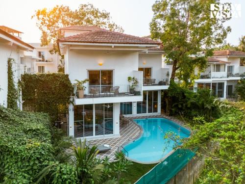 StayVista at Villa Paradiso - Private Pool, Wi-Fi