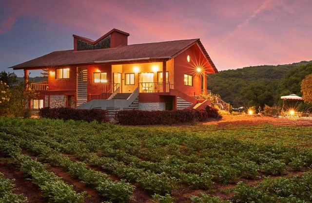 StayVista's Amoda Villa - Near Venna Lake, Amidst Farmland with Jacuzzi and Indoor Activities