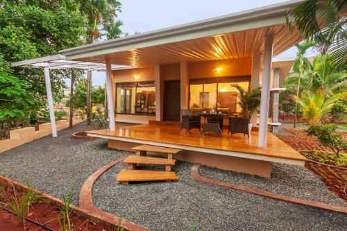 StayVista's Green Grove - A Modern Mountain-View Retreat with Lush Lawn
