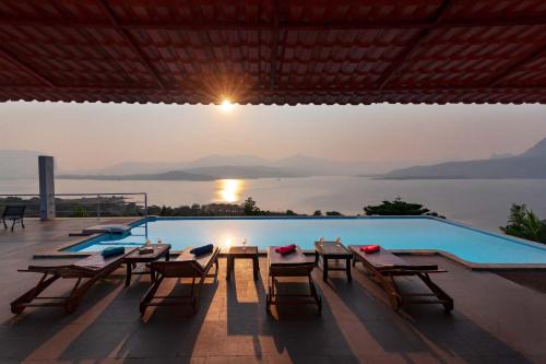 StayVista's Princess - A Villa with Infinity Pool & Breathtaking Views