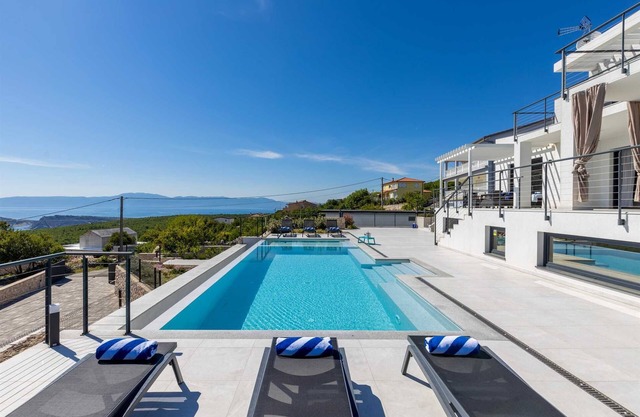 Stella Maris - contemporary villa with a pool and a sauna