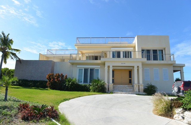 Stella Views has stunning 360 degree views of Long Island, Atlantic & Caribbean