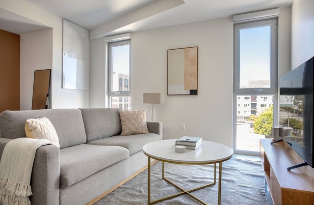 Stellar Culver City Studio w/Gym, Lounge & Grill, nr 405, by Blueground