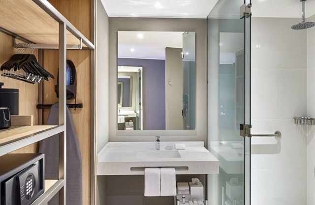 Step Into a Calm—Contemporary Escape Framed by Sweeping City Skylines