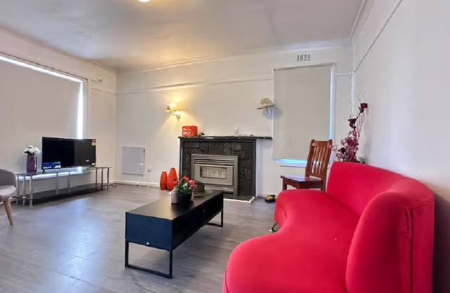 Steps from Train &Beach 2 Mins2 Spirit of Tasmania