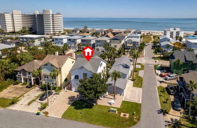 Steps to ocean. Minutes to Jags & TPC. Quiet. 4BR, 3300 Sq ft. Btfl mansion