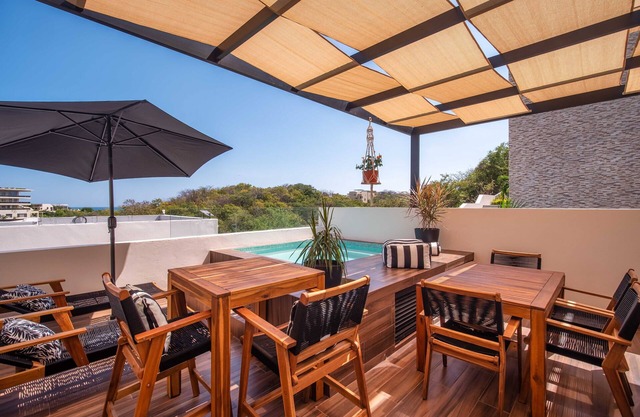 Steps to the beach with private plunge pool and rooftop terrace in Arrocito