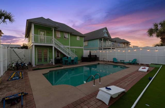 Steps2Beach~Heated Pool~MiniGolf~Hot Tub~Game Room