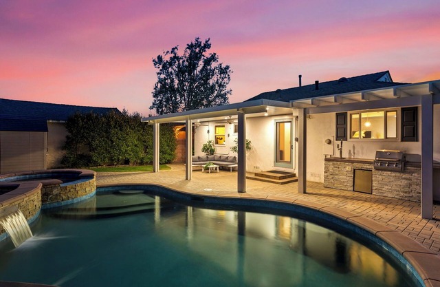 Sterling House: Lux Getaway w/heated pool & spa