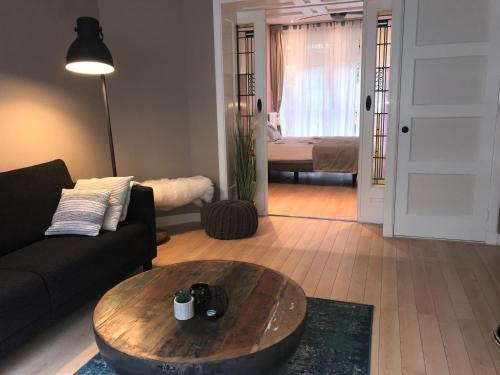 Stijlvolle benedenwoning Singel