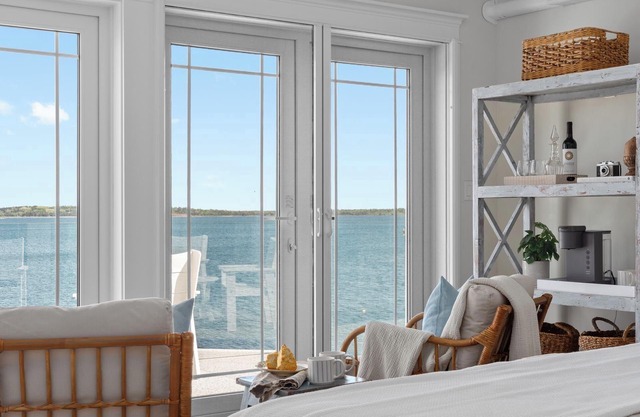 Stilleven: A Luxury Oceanfront Escape with Panoramic Sea Views